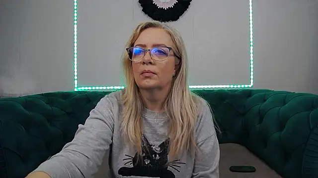 Snapshot of IvanaCharm chatting on February 2026 04:31:01 AM IvanaCharm online show from February 2026 04:31:01 AM