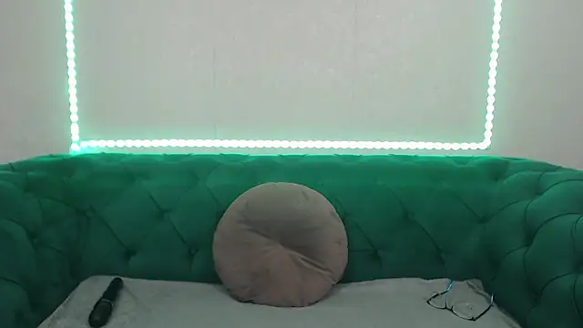 Snapshot of IvanaCharm chatting on February 2026 04:32:01 AM IvanaCharm online show from February 2026 04:32:01 AM