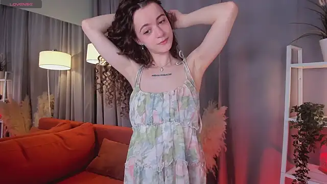 Snapshot of Curly_Moon chatting on July 2026 09:46:01 AM Curly Moon online show from July 2026 09:46:01 AM