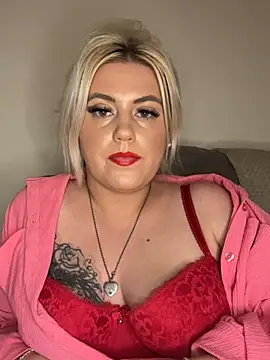 Snapshot of Blondiee3088 chatting on December 2024 03:41:02 PM Blondiee3088 online show from December 2024 03:41:02 PM