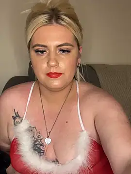 Snapshot of Blondiee3088 chatting on December 2024 07:21:01 PM Blondiee3088 online show from December 2024 07:21:01 PM