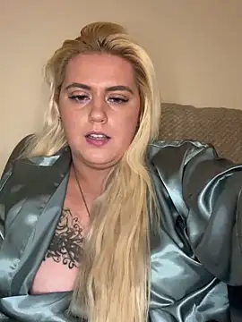 Snapshot of Blondiee3088 chatting on February 2025 05:38:02 PM Blondiee3088 online show from February 2025 05:38:02 PM