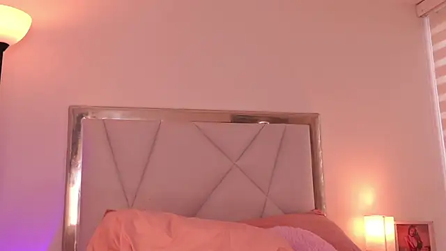 nicollefiorett online show from January 2025 10:24:01 PM