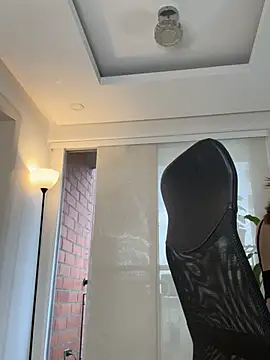 nicollefiorett online show from March 2026 10:16:01 PM