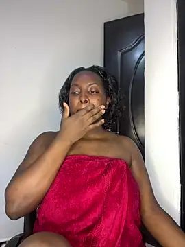 Snapshot of prettiepearl chatting on June 2026 06:39:02 PM prettiepearl online show from June 2026 06:39:02 PM