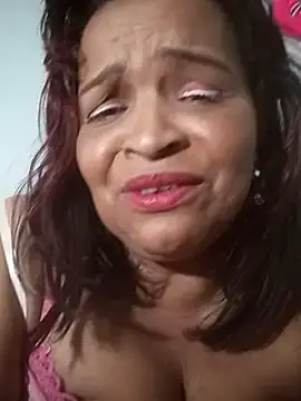 Snapshot of _violetta_- chatting on March 2025 09:22:01 PM violetta - online show from March 2025 09:22:01 PM