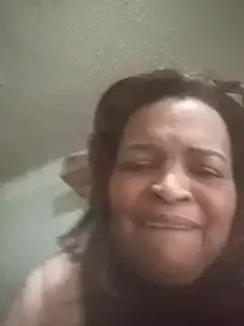 Snapshot of _violetta_- chatting on March 2025 08:11:01 PM violetta - online show from March 2025 08:11:01 PM