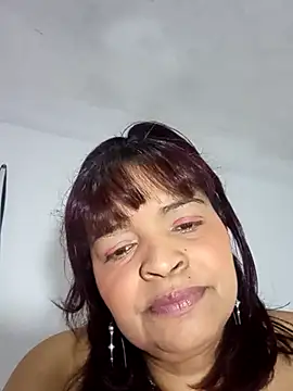 Snapshot of _violetta_- chatting on September 2025 12:20:01 PM violetta - online show from September 2025 12:20:01 PM
