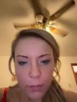 Snapshot of EllaSnow chatting on January 2025 05:35:02 AM EllaSnow online show from January 2025 05:35:02 AM