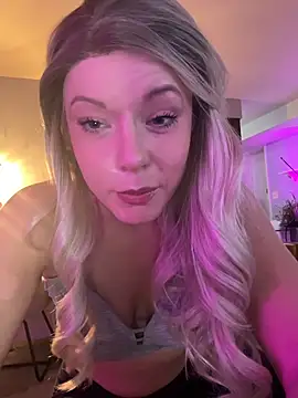 Snapshot of EllaSnow chatting on March 2026 05:47:02 AM EllaSnow online show from March 2026 05:47:02 AM