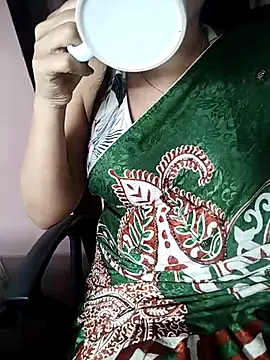 Snapshot of karishma chatting on February 2025 01:46:02 AM karishma online show from February 2025 01:46:02 AM