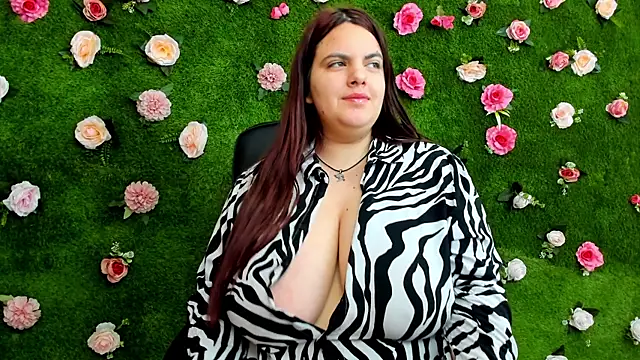 Huge Titties  online show from March 2025 04:58:02 AM