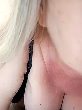 Lana Luna1 online show from December 2025 09:46:02 PM