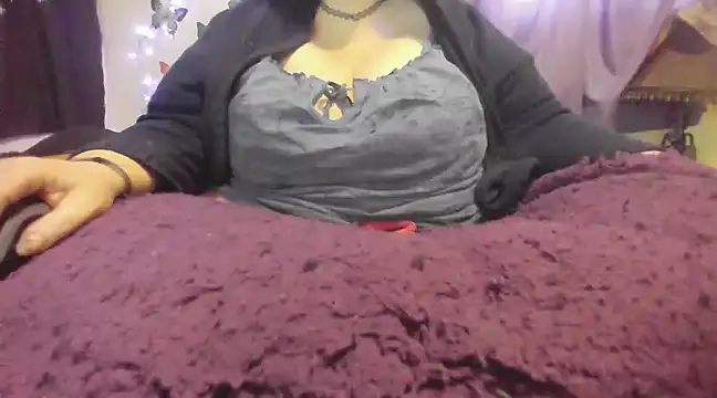 Snapshot of Alli_Kat chatting on January 2025 06:30:01 PM Alli Kat online show from January 2025 06:30:01 PM