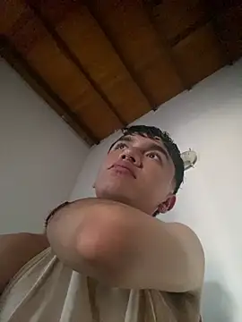 Snapshot of benji_hoter chatting on July 2026 04:02:01 PM benji hoter online show from July 2026 04:02:01 PM
