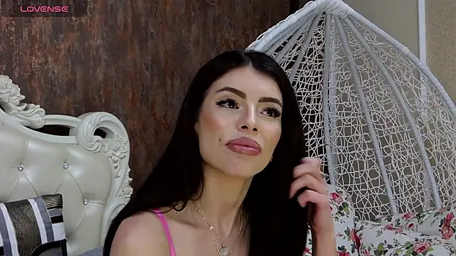 Snapshot of LaraDivine chatting on December 2024 12:27:01 PM LaraDivine online show from December 2024 12:27:01 PM