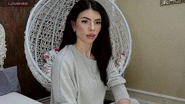 Snapshot of LaraDivine chatting on December 2024 09:39:01 AM LaraDivine online show from December 2024 09:39:01 AM