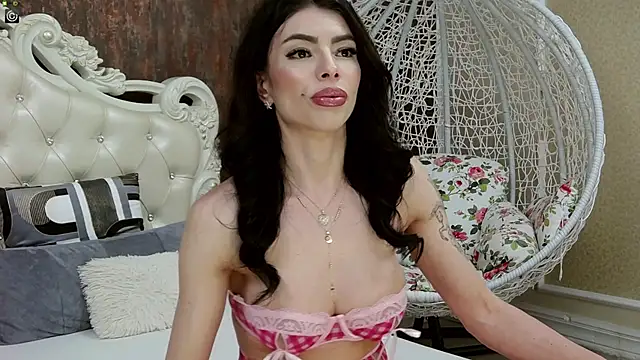 Snapshot of LaraDivine chatting on February 2025 12:05:02 PM LaraDivine online show from February 2025 12:05:02 PM