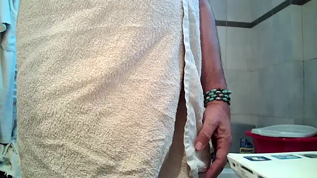 Snapshot of Kalia_Cross chatting on October 2025 01:32:02 PM Kalia Cross online show from October 2025 01:32:02 PM