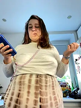 SuzieMurray online show from September 2025 10:19:02 AM