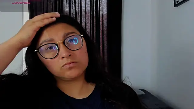 lorymoon online show from December 2024 07:11:01 PM