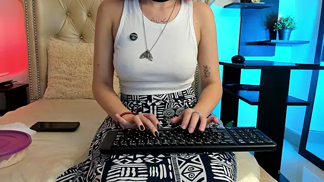 AlexaFoxy18 online show from December 2024 04:24:01 AM