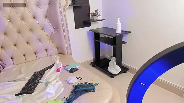 AlexaFoxy18 online show from February 2025 10:56:02 AM