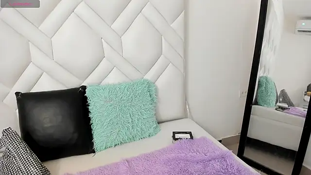 AlexaFoxy18 online show from September 2025 06:02:02 AM