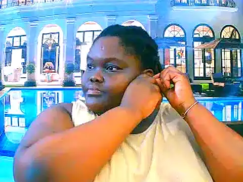 Snapshot of EbonyHotBuns chatting on February 2026 07:25:02 PM EbonyHotBuns online show from February 2026 07:25:02 PM