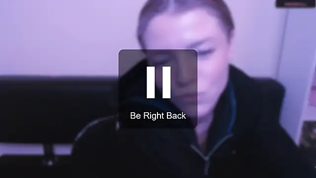 Snapshot of MissOliviaa_ chatting on December 2024 10:43:01 AM MissOliviaa  online show from December 2024 10:43:01 AM