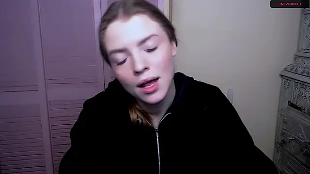 Snapshot of MissOliviaa_ chatting on January 2025 10:32:01 AM MissOliviaa  online show from January 2025 10:32:01 AM