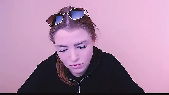 Snapshot of MissOliviaa_ chatting on February 2025 08:20:01 AM MissOliviaa  online show from February 2025 08:20:01 AM