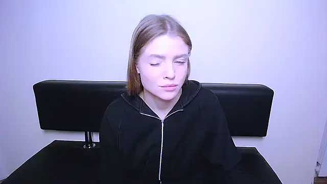 Snapshot of MissOliviaa_ chatting on February 2025 11:44:02 AM MissOliviaa  online show from February 2025 11:44:02 AM