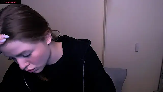 Snapshot of MissOliviaa_ chatting on February 2025 12:08:01 PM MissOliviaa  online show from February 2025 12:08:01 PM