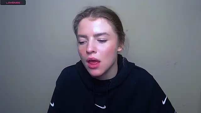 Snapshot of MissOliviaa_ chatting on February 2025 02:46:02 PM MissOliviaa  online show from February 2025 02:46:02 PM