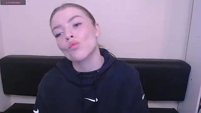 Snapshot of MissOliviaa_ chatting on March 2025 01:40:01 PM MissOliviaa  online show from March 2025 01:40:01 PM