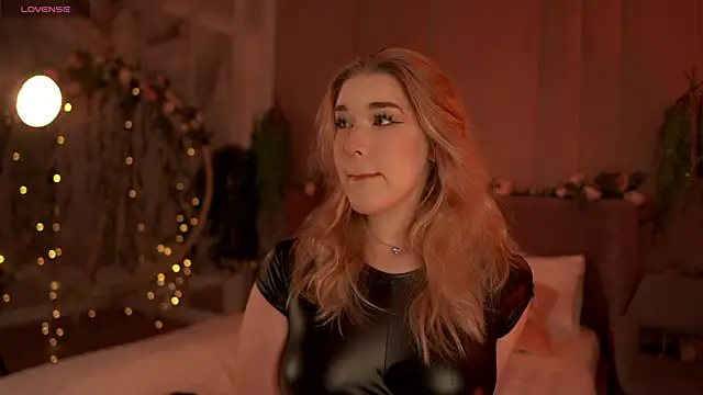 Snapshot of Smiley_Mia chatting on September 2025 05:11:02 AM Smiley Mia online show from September 2025 05:11:02 AM