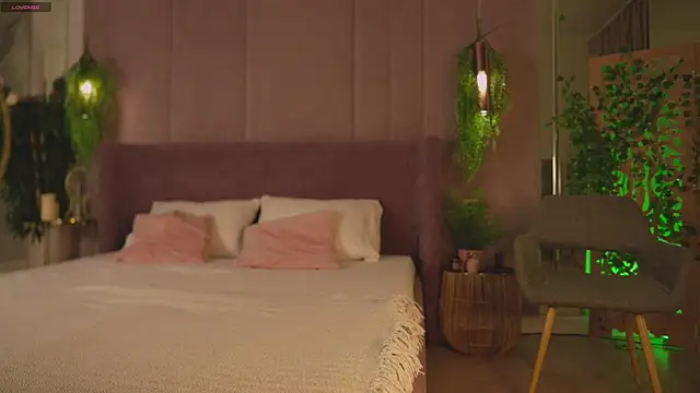 Smiley Mia online show from November 2025 05:10:01 AM