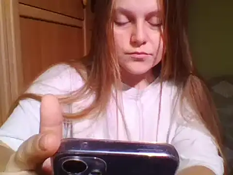 Evasapples online show from December 2024 10:49:02 AM