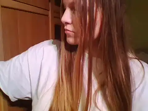 Evasapples online show from December 2024 08:14:02 PM