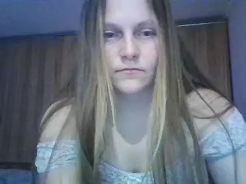 Evasapples online show from March 2025 03:59:02 PM