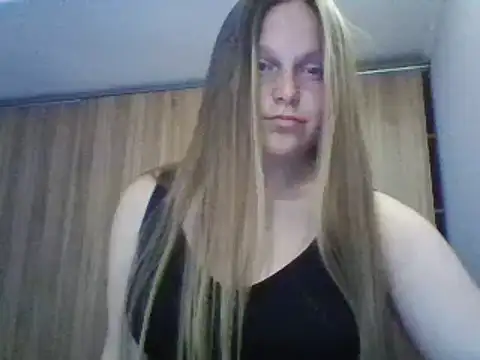 Evasapples online show from March 2025 07:34:02 PM