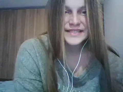 Evasapples online show from March 2025 04:51:01 PM