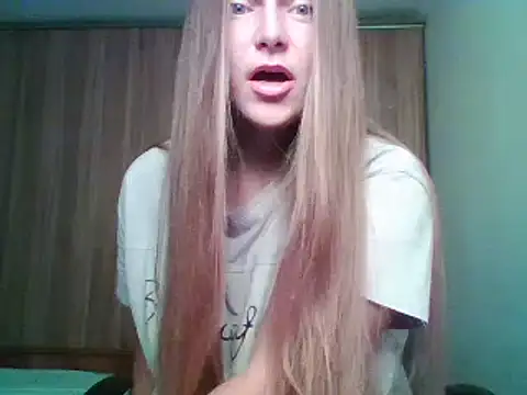 Evasapples online show from October 2025 04:25:02 PM