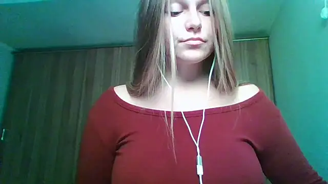 Evasapples online show from November 2025 09:38:01 PM