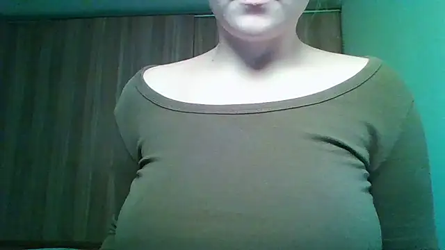 Evasapples online show from November 2025 05:13:02 PM