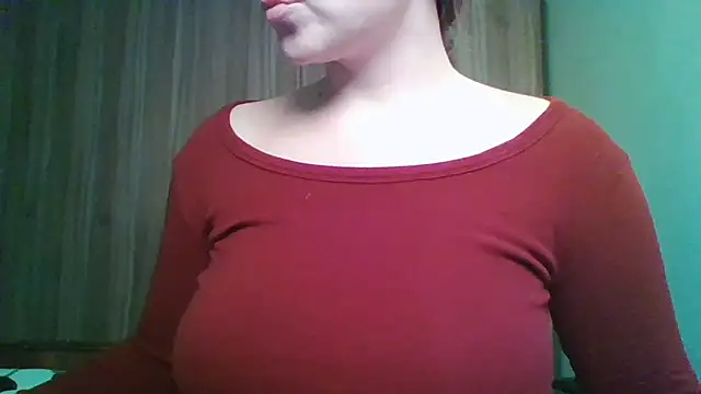 Evasapples online show from November 2025 07:28:01 PM