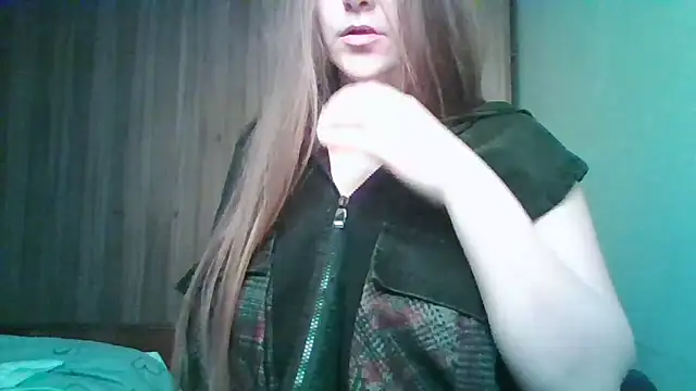 Snapshot of Evasapples chatting on April 2026 07:48:01 PM Evasapples online show from April 2026 07:48:01 PM