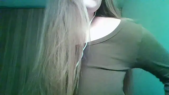 Snapshot of Evasapples chatting on April 2026 08:57:02 PM Evasapples online show from April 2026 08:57:02 PM