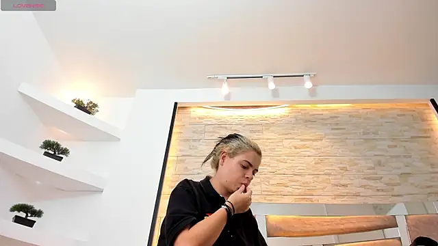 dorothy vegga online show from April 2026 04:01:01 AM